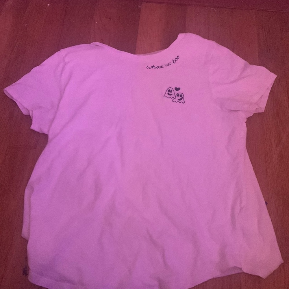 Old navy white Halloween shirt “ what’s up boo?” Black cursive letters